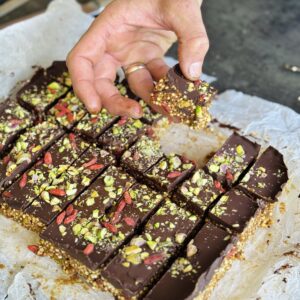 An image of the puffed quinoa pistachio bites