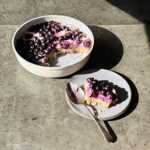 a photo of Plant-Based Blueberry Cheesecake Baked Oats