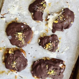 a photo of Frozen Yoghurt Chocolate Date Bites
